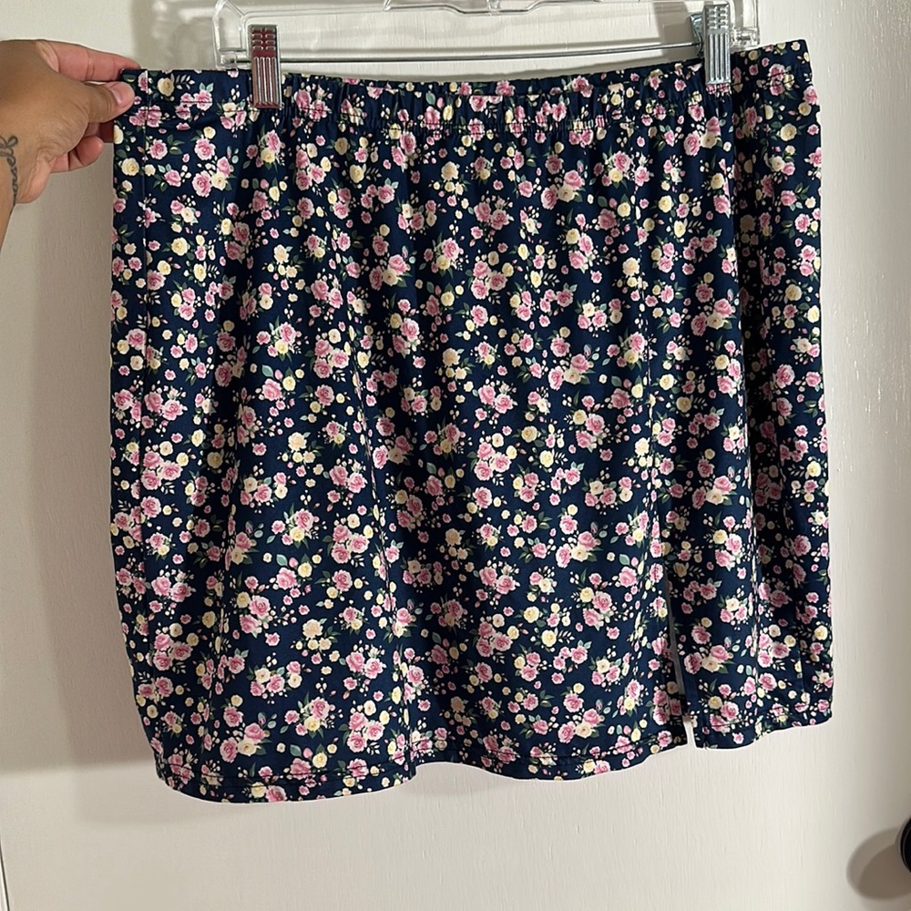 Floral skirt with slit